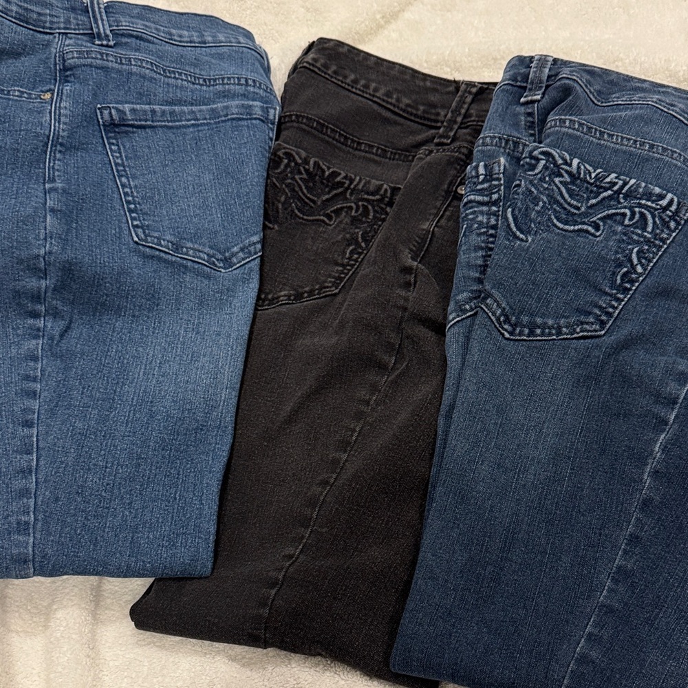 Gloria Vanderbilt BUNDLE of 3 Women's Jeans - 2 Blue and 1 Black